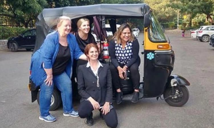 ಬುಲೆಟ್‌ಪ್ರೂಫ್ ಕಾರು ಬಿಟ್ಟು ಆಟೋ ಏರಿದರು!