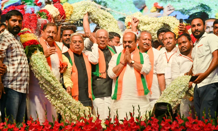 ಟಿಕೆಟ್ ಆಕಾಂಕ್ಷಿಗಳಿಗೆ ಪ್ರಮಾಣ ವಚನ ಬೋಧಿಸಿ ಅಚ್ಚರಿ ಮೂಡಿಸಿದ ಸಿಎಂ