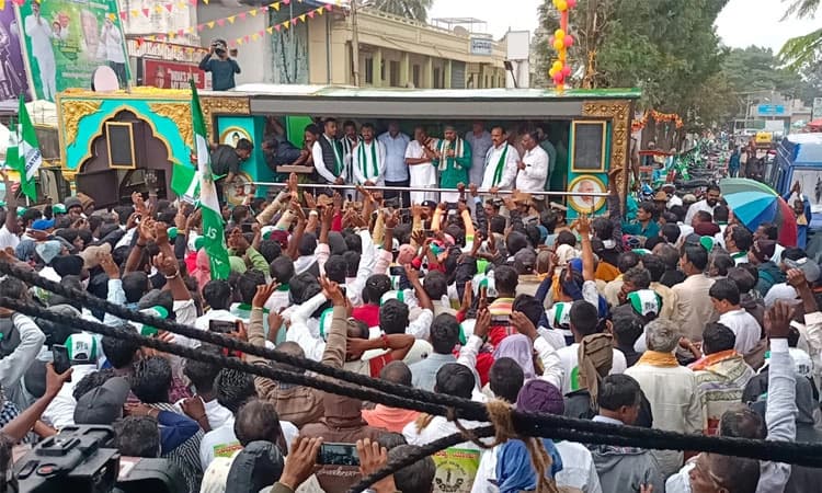 ಚಿಕ್ಕಬಳ್ಳಾಪುರ: ಜಿಲ್ಲೆಯ ಪವಿತ್ರ ಯಾತ್ರಾ ಸ್ಥಳ ಕೈವಾರದಲ್ಲಿ ಪಂಚರತ್ನ ಯಾತ್ರೆಗೆ ಸ್ವಾಗತ