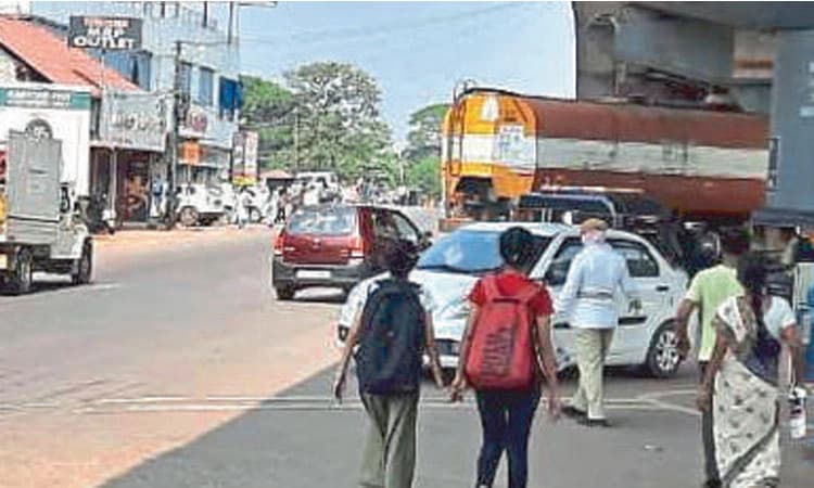 ಅಪಾಯಕಾರಿ ಸುರತ್ಕಲ್‌ ಜಂಕ್ಷನ್: ಸರ್ವಿಸ್‌ ರಸ್ತೆಗೆ ಮುಹೂರ್ತ ಎಂದು? ‌