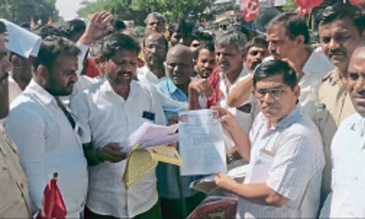 ಎರಡು ಗಂಟೆ ಹೆದ್ದಾರಿ ತಡೆದು ರೈತರ ಆಕ್ರೋಶ