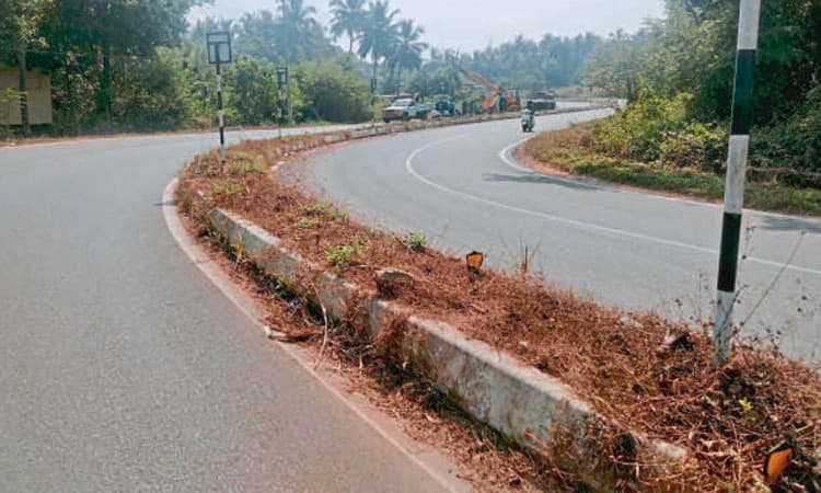 ಪೆರಂಪಳ್ಳಿ: ವಾಹನ ಸವಾರರ ಸುರಕ್ಷತೆಗಿಲ್ಲ ಆದ್ಯತೆ; ತಿಂಗಳ ಅಂತರದಲ್ಲಿ ಮತ್ತೂಂದು ಅಪಘಾತ