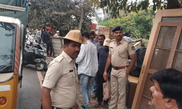 ಬೆಳ್ಳಂಬೆಳಗ್ಗೆ ಜೆಸಿಬಿ ಘರ್ಜನೆ: 30 ಕೋಟಿ ರೂಪಾಯಿ ಮೌಲ್ಯದ ಬಿಡಿಎ ಆಸ್ತಿ ವಶ