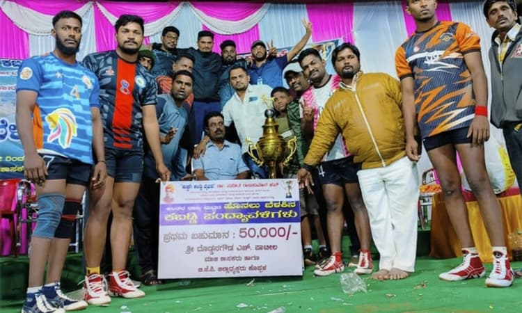 ದಾವಣಗೇರಾ ತಂಡಕ್ಕೆ ಡಾ. ಪುನೀತ ರಾಜಕುಮಾರ್ ಕಪ್