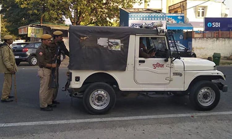 ಅರ್ಚಕ ದಂಪತಿ ಮೇಲೆ ಪೆಟ್ರೋಲ್‌ ಬಾಂಬ್‌ ದಾಳಿ