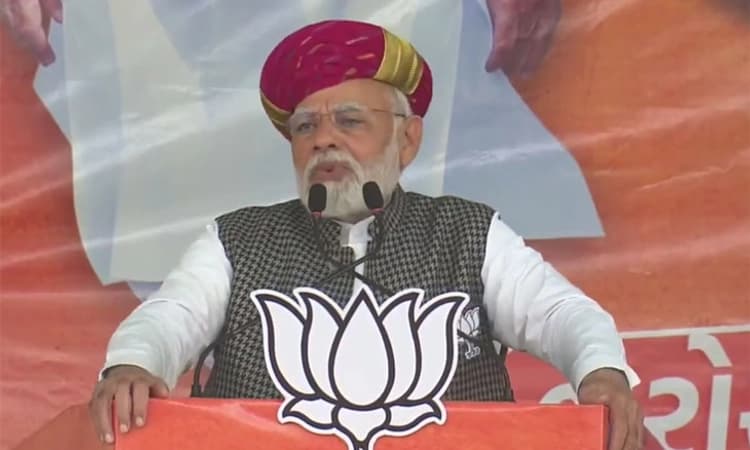 ಬುಡಕಟ್ಟು ಧಿರಿಸು ಹಾಕಿಕೊಂಡ ನನ್ನನ್ನು ಕಾಂಗ್ರೆಸ್ ಲೇವಡಿ ಮಾಡಿತು: ಪ್ರಧಾನಿ ಕಿಡಿ