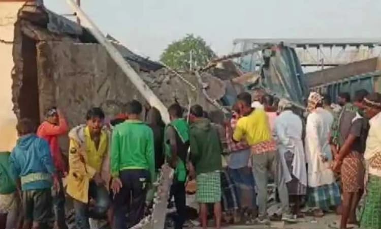 ಒಡಿಶಾ; ಹಳಿತಪ್ಪಿದ ಸರಕು ಸಾಗಣೆ ರೈಲು, ಇಬ್ಬರ ದುರಂತ ಅಂತ್ಯ; ಕಟ್ಟಡಕ್ಕೆ ಹಾನಿ