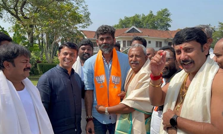 ಕಾಂಗ್ರೆಸ್ ಮುಖಂಡ ಧರ್ಮಸ್ಥಳ ಚಂದನ್ ಕಾಮತ್ ಬಿಜೆಪಿ ಸೇರ್ಪಡೆ