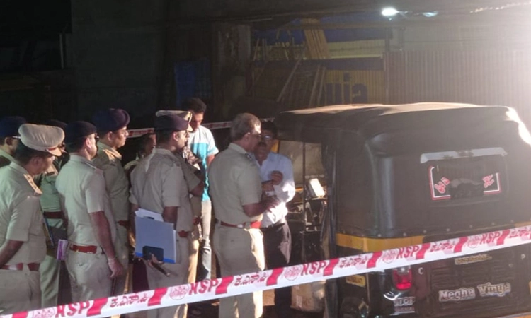 ಮಂಗಳೂರು: ಸ್ಫೋಟ ಸ್ಥಳದಲ್ಲಿ ದೊರೆತ ಆಧಾರ್‌ ಕಾರ್ಡ್‌ ನಕಲಿ! ಅಸಲಿ ವ್ಯಕ್ತಿ ತುಮಕೂರಿನಲ್ಲಿ ಪತ್ತೆ