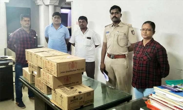 2.5 ಲಕ್ಷ  ರೂ. ಮೌಲ್ಯದ ಮದ್ಯ-ಬಿಯರ್‌ ವಶ