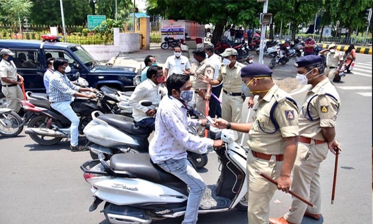 ಕರ್ಫ್ಯೂ ಉಲ್ಲಂಘನೆ : 6 ಕಾರು, 36 ಬೈಕ್‌ ಜಪ್ತಿ