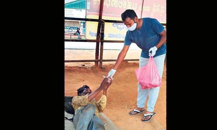 ಬಂಟ್ವಾಳ: ನಿರ್ಗತಿಕರಿಗೆ 2 ಹೊತ್ತು ಅನ್ನ ನೀಡುವ ಯುವಕ