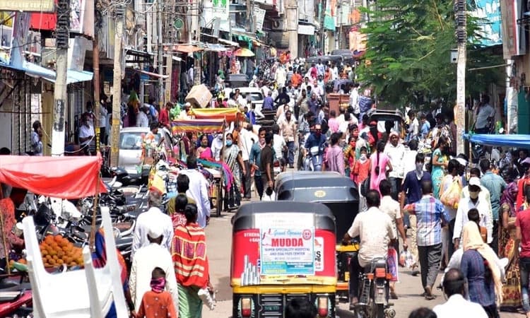 ಸೂಪರ್‌ ಮಾರ್ಕೆಟ್‌ ನಲ್ಲಿ ಜನಜಂಗುಳಿ