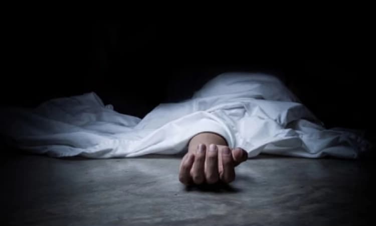 ಕೋವಿಡ್ ಸೋಂಕಿನಿಂದ ತಾಯಿಯ ನರಳಾಟ : ಮನನೊಂದ ಪುತ್ರ ಆಸ್ಪತ್ರೆಯಲ್ಲೇ ನೇಣಿಗೆ ಶರಣು