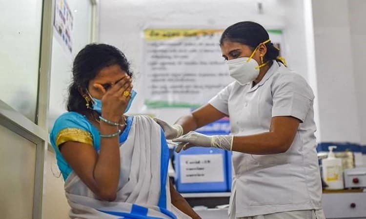 ರಾಜ್ಯದ ಎಲ್ಲಾ ನಾಗರಿಕರಿಗೂ ಉಚಿತ ಕೋವಿಡ್ ಲಸಿಕೆ ನೀಡಲು ಘೋಷಿಸಿದ ಮಹಾರಾಷ್ಟ್ರ