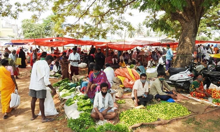 ಕೋವಿಡ್‌ ಸೆಂಟರ್‌, ಆಸ್ಪತ್ರೆಗೆ ಡೀಸಿ ದಿಢೀರ್‌ ಭೇಟಿ