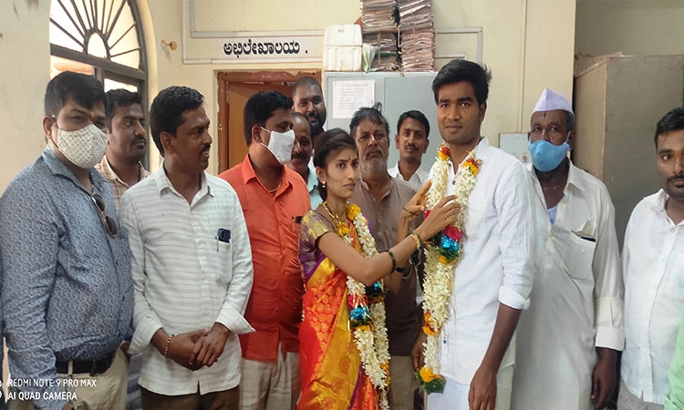 ಬಾದಾಮಿಯಲ್ಲಿ ಪ್ರೇಮಿಗಳ ಮದುವೆ