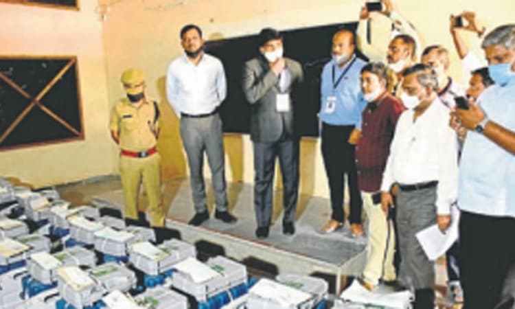 ಸ್ಟ್ರಾಂಗ್‌ ರೂಂ ಸೇರಿದ ಮತಯಂತ್ರ-ಭದ್ರತೆ