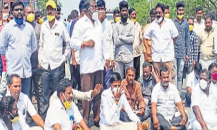 ಗಣೇಕಲ್‌ ಜಲಾಶಯಕ್ಕೆ ನೀರು ಹರಿಸಲು ಆಗ್ರಹಿಸಿ ರಸ್ತೆತಡೆ