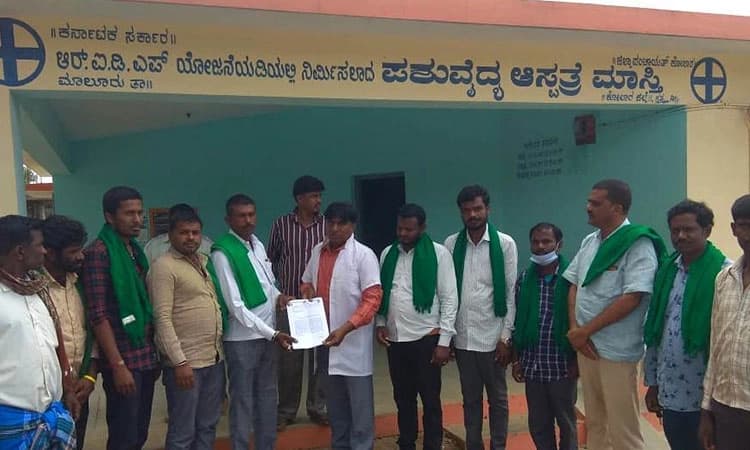 ಪಶು ಆಸ್ಪತ್ರೆಗೆ ವೈದ್ಯರು, ಸಿಬ್ಬಂದಿ ನೇಮಿಸಿ