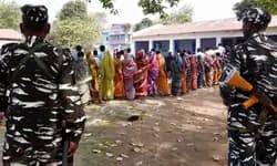 ಪಶ್ಚಿಮಬಂಗಾಳ; 5ನೇ ಹಂತ ಬಹುತೇಕ ಶಾಂತಿಯುತ ಮತದಾನ, ಕೆಲವೆಡೆ ಘರ್ಷಣೆ