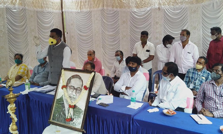 ಶವದ ಮುಂದಿನ ಬಿಡಿಗಾಸಲ್ಲೂ ಪಾಲು