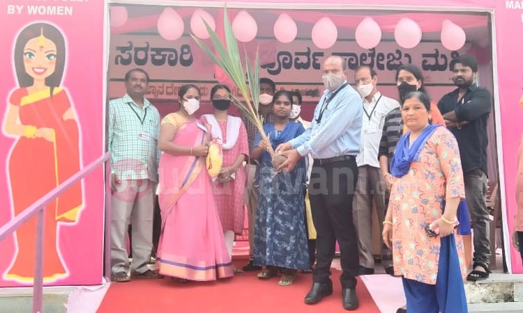 ಉಪಚುನಾವಣೆ: ಮೊದಲು ಮತ ಹಾಕಿದ ಸಖಿಗೆ ಸಸಿ ವಿತರಣೆ