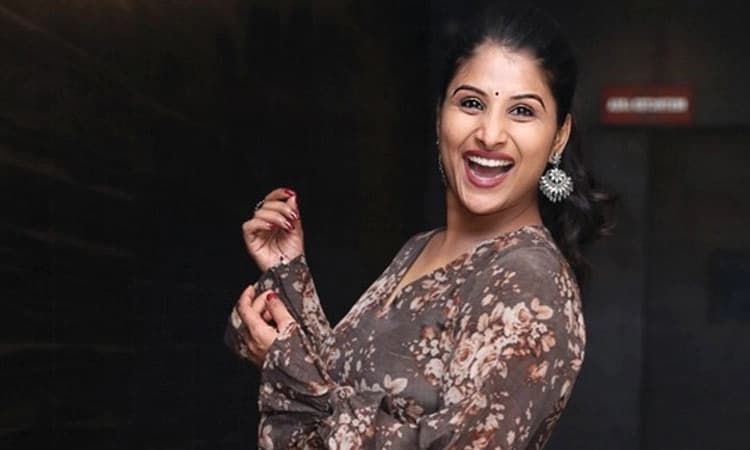 ಮಸ್ಕಿಯಲ್ಲಿ ತೆಲುಗು ಗಾಯಕಿ ಮಂಗ್ಲಿ ಮೋಡಿ