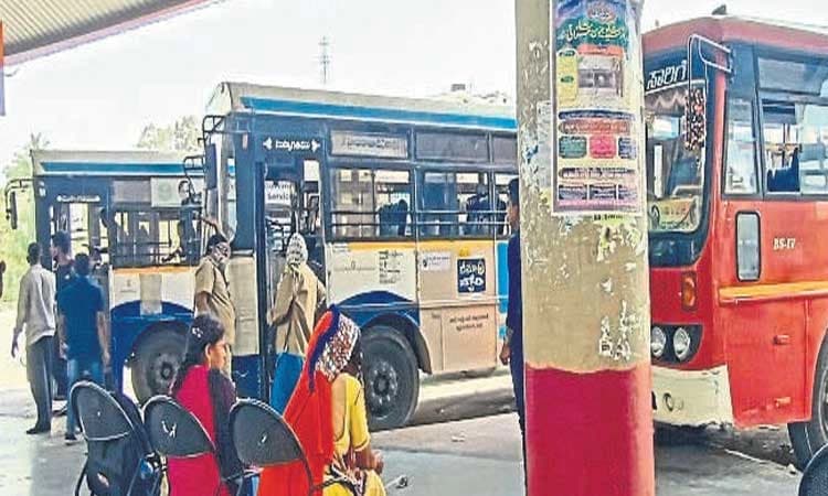 ಅಧಿಕಾರಿಗಳ ಒತ್ತಡಕ್ಕೆ ಸಿಬ್ಬಂದಿ ಅಸಹಕಾರ!