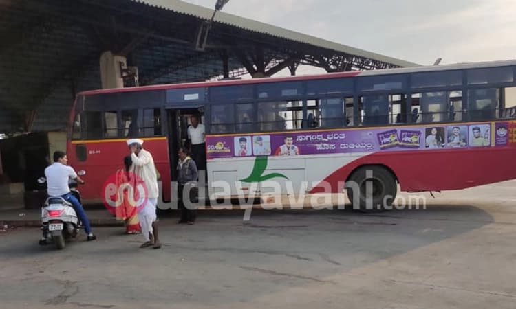 ಮುಷ್ಕರದ ಮಧ್ಯೆಯೂ ಬಸ್ ಬಂತು: ಕರ್ತವ್ಯ ಪ್ರಜ್ಞೆ ಮೆರೆದ ಹೊಸಪೇಟೆ ಡಿಪೋ ನೌಕರರು