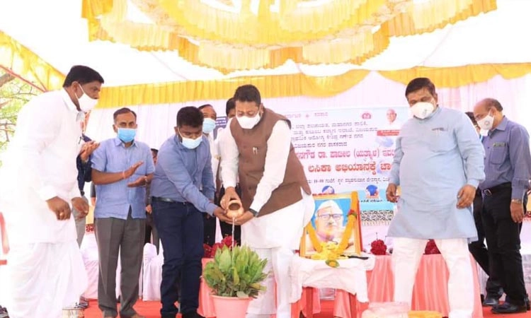 45 ವರ್ಷ ಮೇಲ್ಪಟ್ಟವರು ತಪ್ಪದೇ ಲಸಿಕೆ ಪಡೆಯಿರಿ : ಯತ್ನಾಳ್