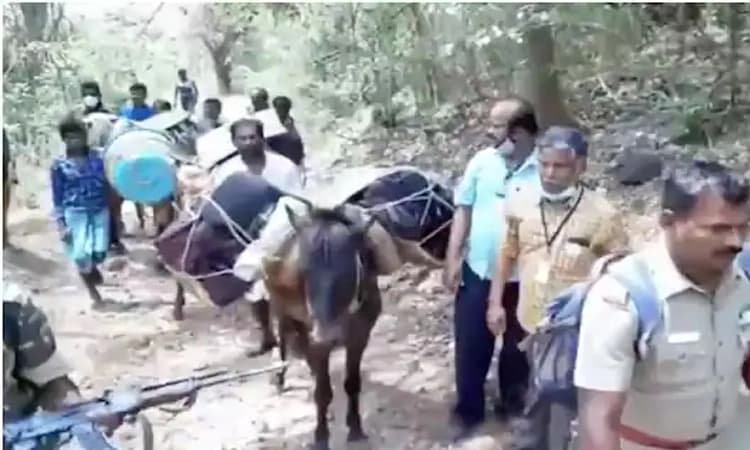ವೈರಲ್ ವಿಡಿಯೋ : ತಮಿಳುನಾಡಿನಲ್ಲಿ ಇವಿಎಮ್ ಸಾಗಿಸಲು ಕತ್ತೆಗಳ ಬಳಕೆ!