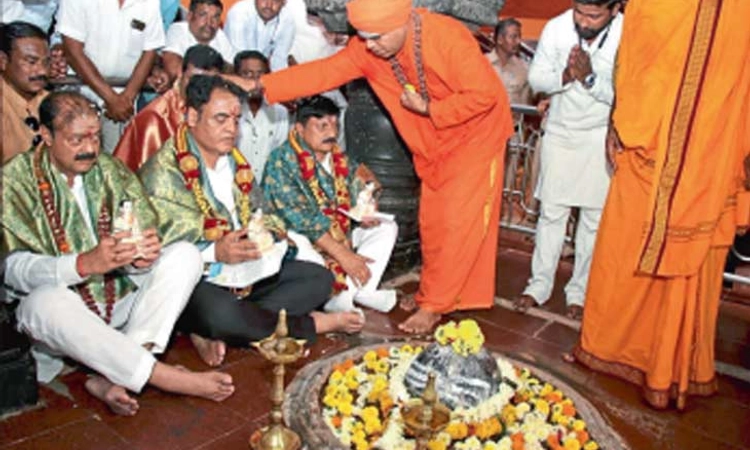 ಪುಣ್ಯಭೂಮಿ ಕೂಡಲಸಂಗಮದಲ್ಲಿ ಮೃತ್ತಿಕೆ ಸಂಗ್ರಹ