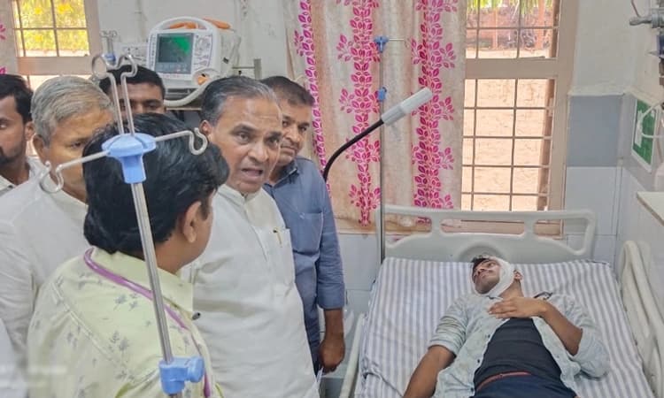 ಕ್ಷುಲ್ಲಕ ಕಾರಣಕ್ಕೆ ಎರಡು ಕೋಮುಗಳ ನಡುವೆ ಸಂಘರ್ಷ; ಮೂವರಿಗೆ ಗಂಭೀರ ಗಾಯ