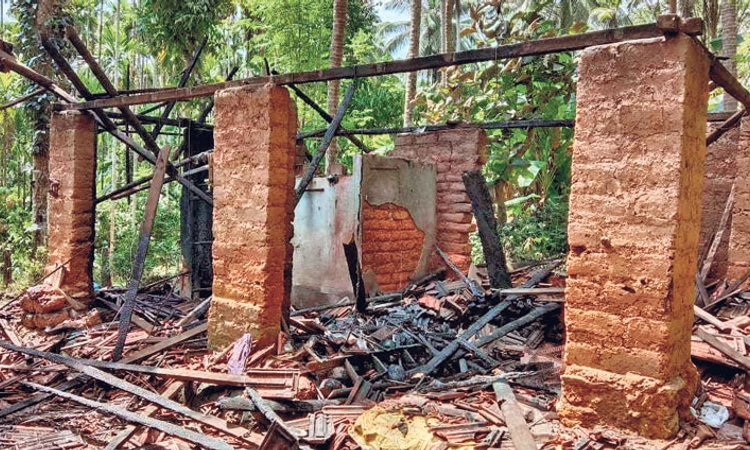 ಸುಳ್ಯ: ಮನೆಯ ಕೊಟ್ಟಿಗೆಗೆ ಆಕಸ್ಮಿಕ ಬೆಂಕಿ; ಅಪಾರ ನಷ್ಟ