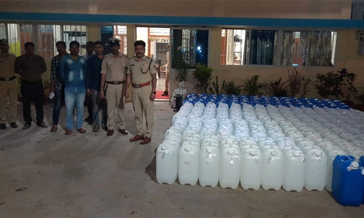 ಚಾಮರಾಜನಗರ: ಭಾರಿ ಪ್ರಮಾಣದ ಸ್ಪಿರಿಟ್ ವಶ; ಇಬ್ಬರ ಬಂಧನ