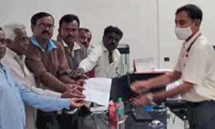 ಬಂಡವಾಳ ಹೂಡಿಕೆದಾರರ ಸಭೆ ವಿರೋಧಿಸಿ ಧರಣಿ