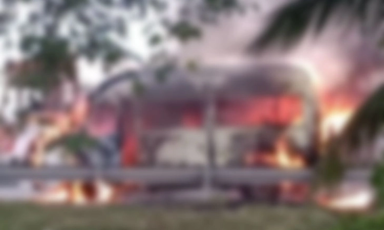 ಕುಣಿಗಲ್: ಬೆಂಕಿ ಹೊತ್ತಿಕೊಂಡು ಚಲಿಸುತ್ತಿದ್ದ ಟಿಟಿ ಕ್ಷಣಾರ್ಧದಲ್ಲಿ ಭಸ್ಮ