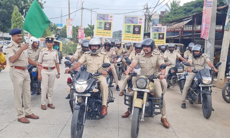 ದ್ವಿಚಕ್ರ ವಾಹನ ಸವಾರರು ಕಡ್ಡಾಯವಾಗಿ ಹೆಲ್ಮೆಟ್ ಧರಿಸಿ : ಡಿವೈಎಸ್ಪಿ ವೆಂಕಟೇಶ್ ನಾಯ್ಡು