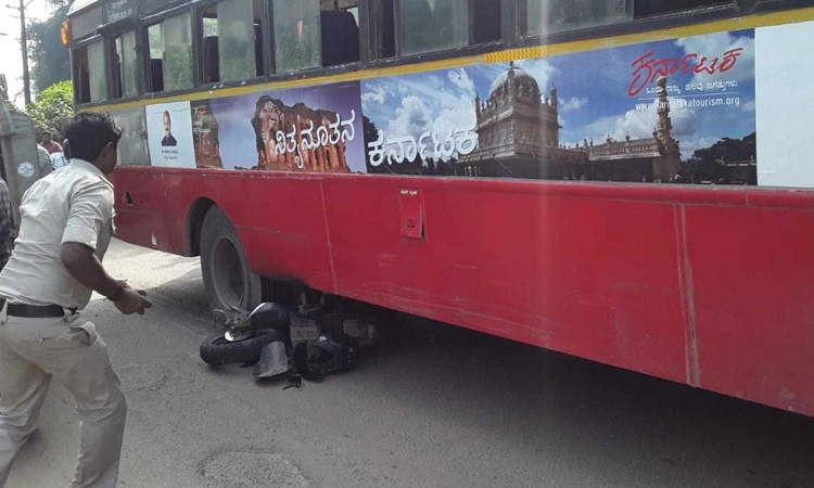 ಉಪ್ಪಿನಂಗಡಿ: ಬೈಕ್‌ಗೆ ಬಸ್‌ ಢಿಕ್ಕಿ: ಬೈಕ್‌ ಸವಾರ ಗಂಭೀರ