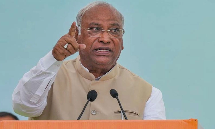 ಎಐಸಿಸಿ ಅಧ್ಯಕ್ಷ ಮಲ್ಲಿಕಾರ್ಜುನ ಖರ್ಗೆ ರಾಜ್ಯಕ್ಕೆ ಆಗಮನ: ಕಾಂಗ್ರೆಸ್‌ನಿಂದ ಸರ್ವೋದಯ ಸಮಾವೇಶ