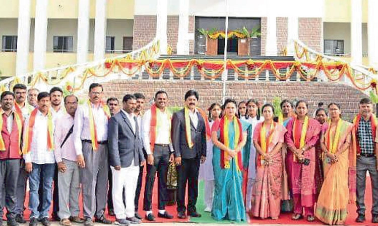 ಅನ್ಯ ಭಾಷಿಕರೊಂದಿಗೆ ಕನ್ನಡದಲ್ಲೇ ವ್ಯವಹರಿಸಿ