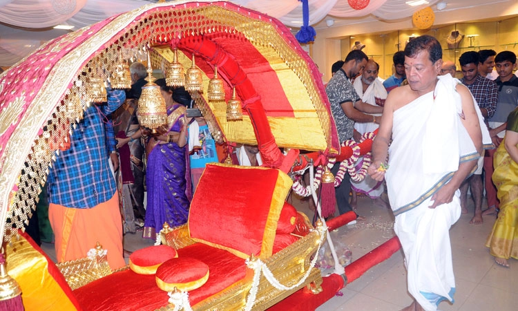 ಮಂಜೇಶ್ವರ ದೇವಸ್ಥಾನಕ್ಕೆ ಸ್ವರ್ಣ ಪಲ್ಲಕ್ಕಿ ಹಸ್ತಾಂತರ