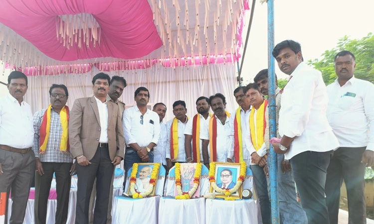 ಕನ್ನಡ ರಾಜ್ಯೋತ್ಸವ: ಗಮನ ಸೆಳೆದ ಲಂಬಾಣಿ ನೃತ್ಯ