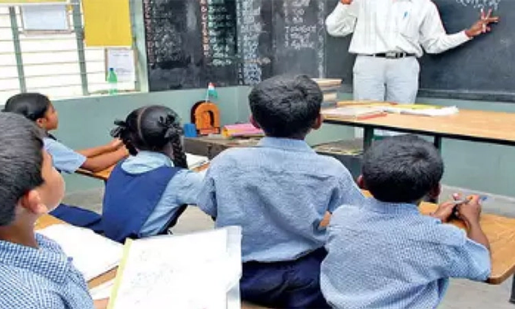 ಕನ್ನಡ ಶಾಲೆಯಲ್ಲಿ ತಮಿಳುನಾಡು ಮಕ್ಕಳ ವಿದ್ಯಾಭ್ಯಾಸ