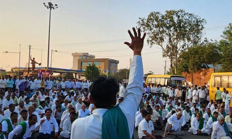 ತಾನೇ ಬೆಳೆದ ಬೆಳೆಗೆ ಬೆಲೆ ಕಟ್ಟುವ ಹಕ್ಕಿಲ್ಲ!