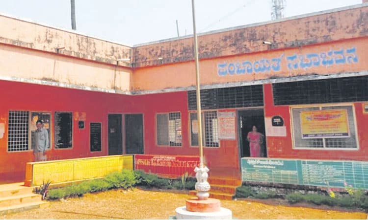 ಪಿಡಿಒಗಳಿಗೆ ಕೆಲಸದ ಹೊರೆ, ಜನಸಾಮಾನ್ಯರಿಗೆ ಅಲೆದಾಟದ ಬರೆ