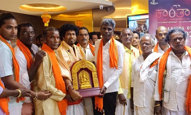 ಅಪೂರ್ವ ಅನುಭವ: ದೈವ ನರ್ತಕರೊಂದಿಗೆ ‘ಕಾಂತಾರ’ ವೀಕ್ಷಿಸಿ ಸಚಿವ ಕೋಟ