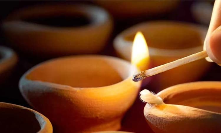 ಜ್ಞಾನ ಜ್ಯೋತಿ ಬೆಳಗಲಿ‌…ಕತ್ತಲೆಯ ಬಾಳಿಗೆ ಬೆಳಕು ನೀಡುವ ದೀಪಾವಳಿ