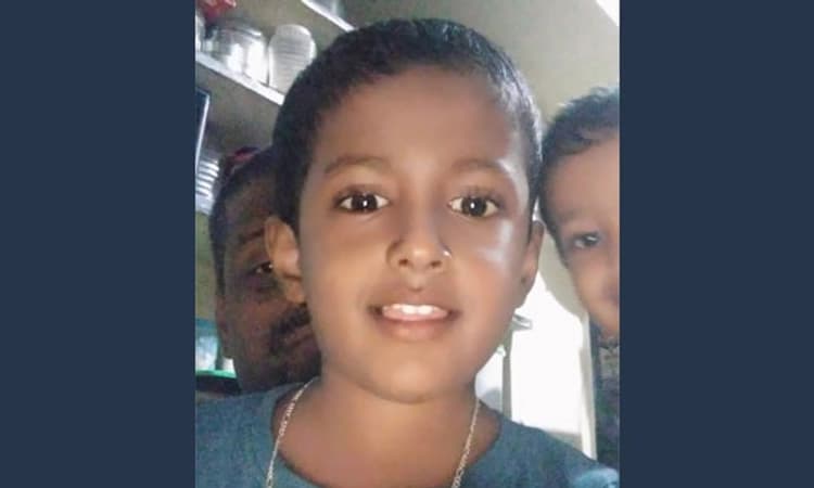 ಬೆಳಗಾವಿ: ದೀಪಾವಳಿ ಬಟ್ಟೆ ಖರೀದಿಗೆ ಬಂದಿದ್ದ ಬಾಲಕ ಮಾಂಜಾ ದಾರಕ್ಕೆ ಬಲಿ